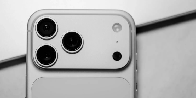 iPhone 17 Pro Silver